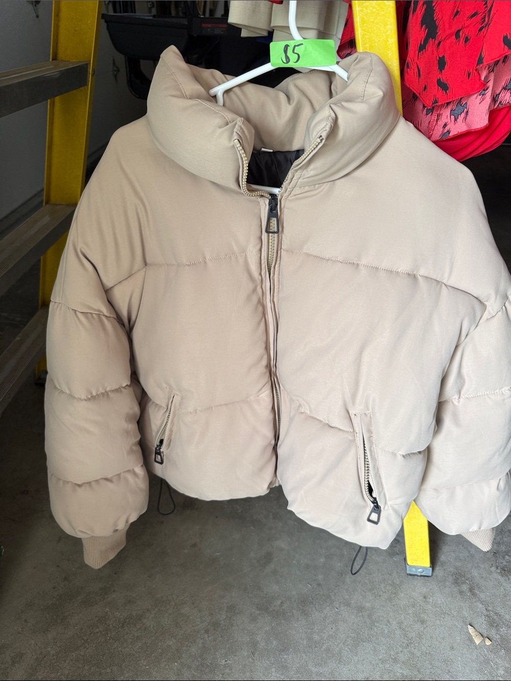 Women’s Cropped Puffer Jacket - Beige